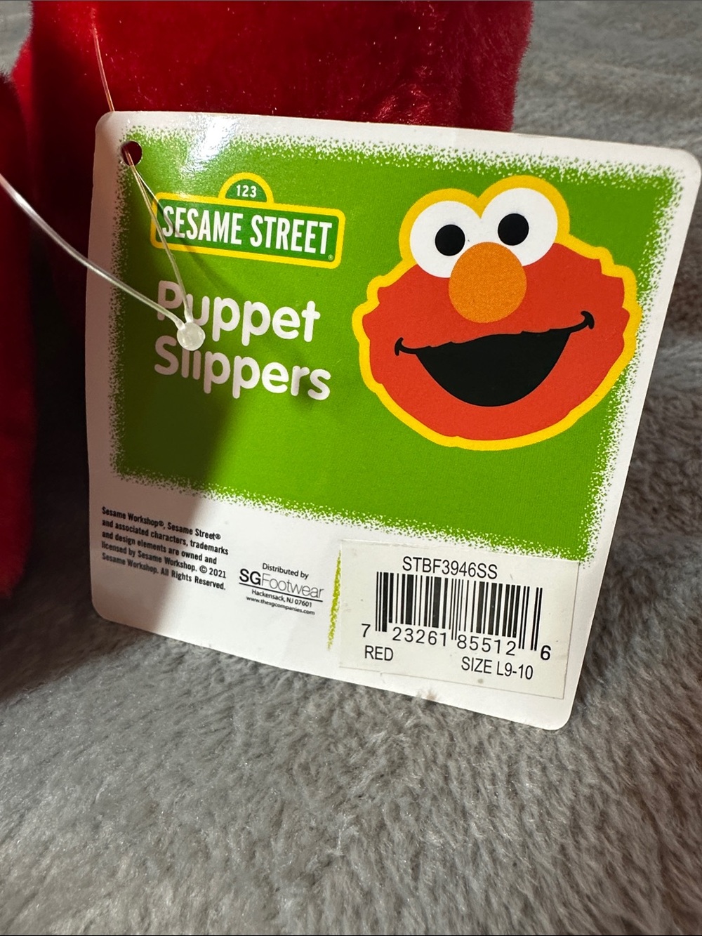 NWT Sesame Street Elmo Red Plush Kids Slipper Socks with Yellow Nose Sz 9/10 - Picture 3 of 6
